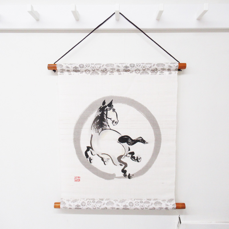 型染タペ60円相の午